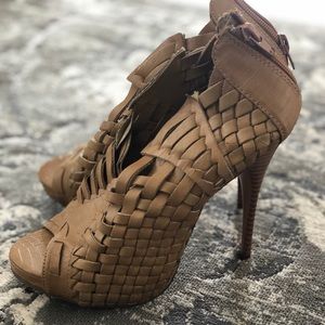 ✨TAN WOVEN HEEL ✨